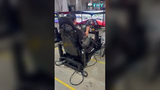 Ultimate VR Racing Simulator لمراكز الألعاب التجارية